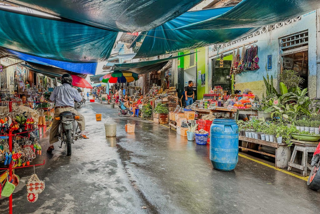 Best things to do in Iquitos: Visit Belen market