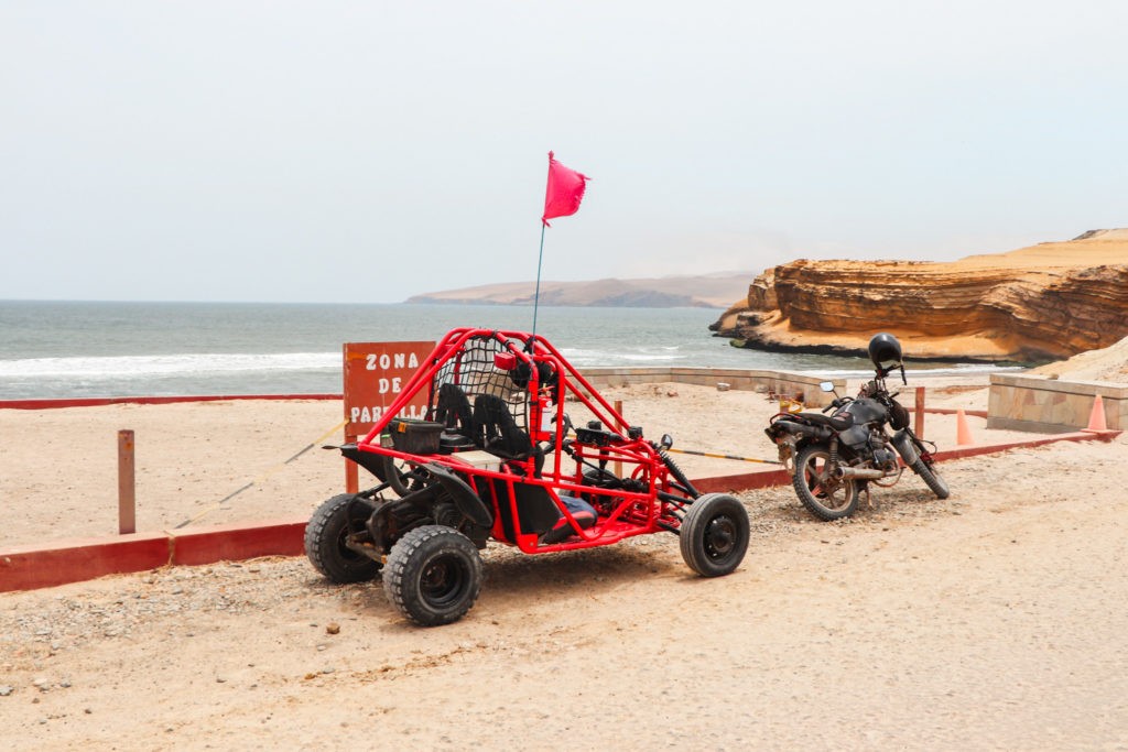 Paracas National Reserve Guide - Jump on a sand buggy