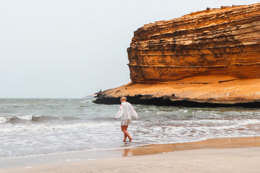 Paracas National Reserve Guide - Walking in the waves on Yumaque Beach