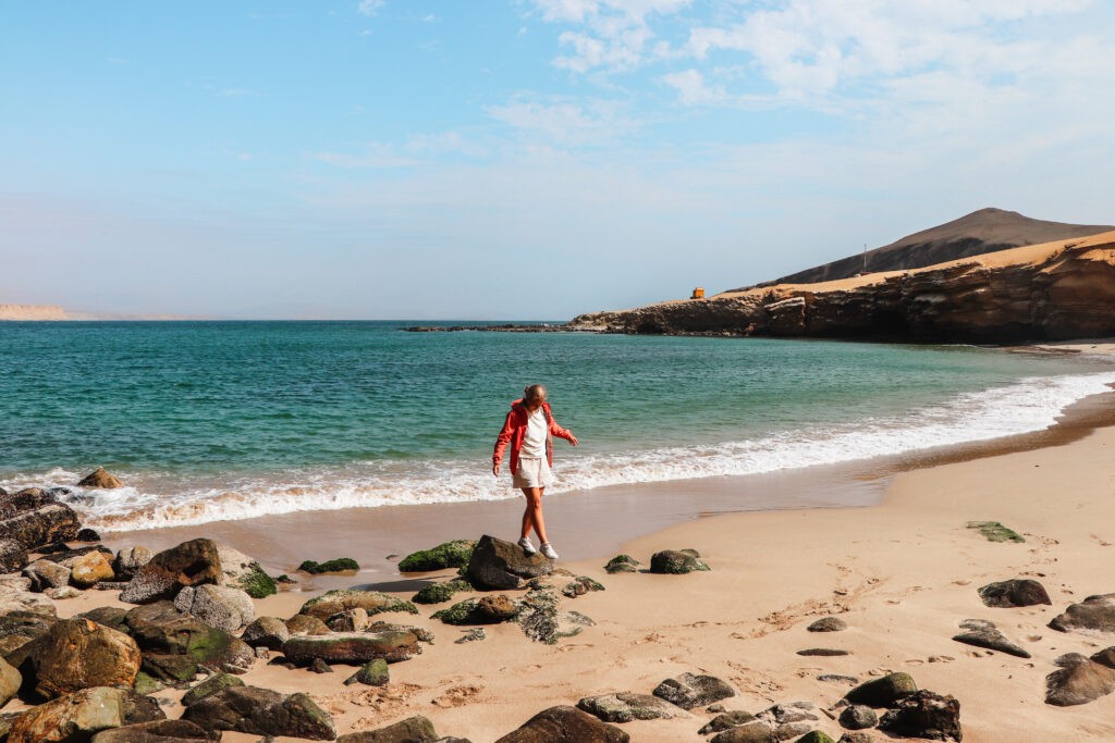 Paracas National Reserve Guide - Walking on El Raspon Beach