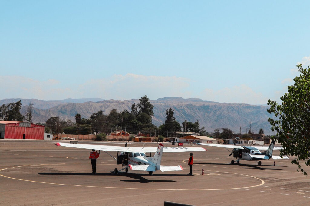 Nazca Travel Guide: Planes flying over Nazca Lines