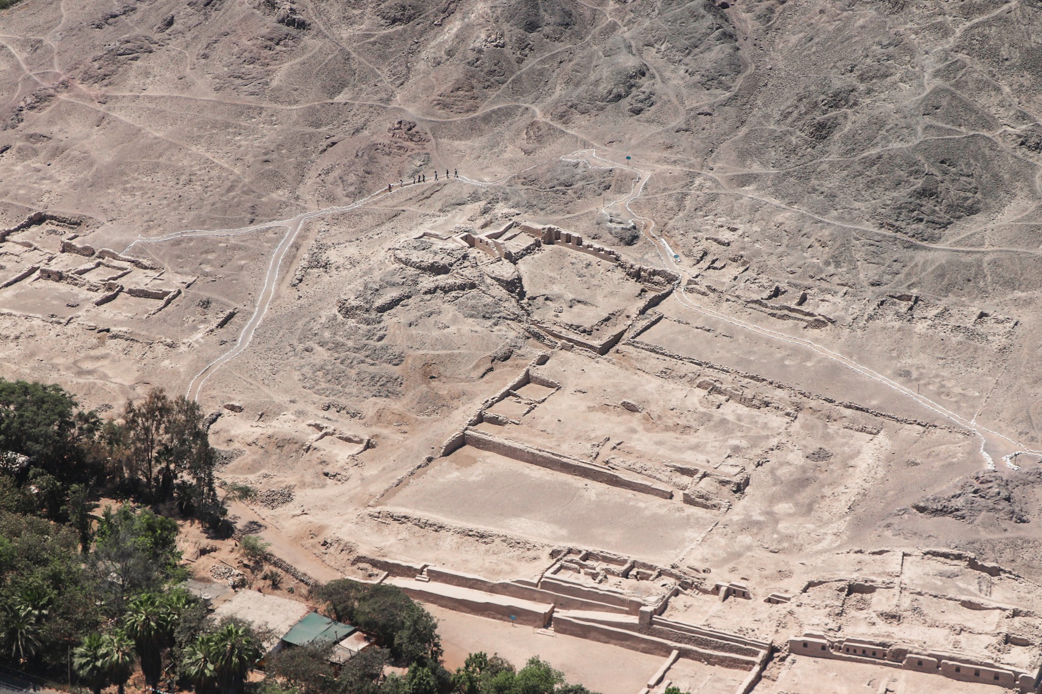 Nazca Travel Guide: Los Paredones (The Walls)