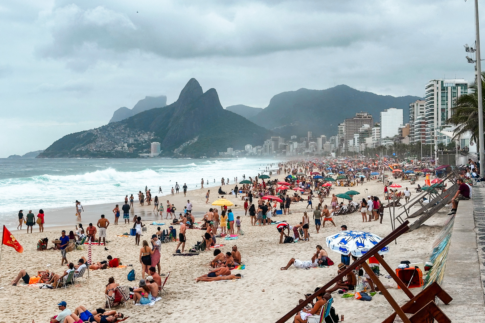 Things to do in Rio: Enjoy a day at Ipanema beach