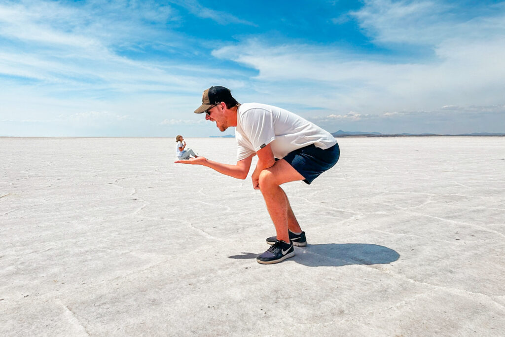 Uyuni Travel Guide: Take cool perspective photos in Uyuni Salt Flat