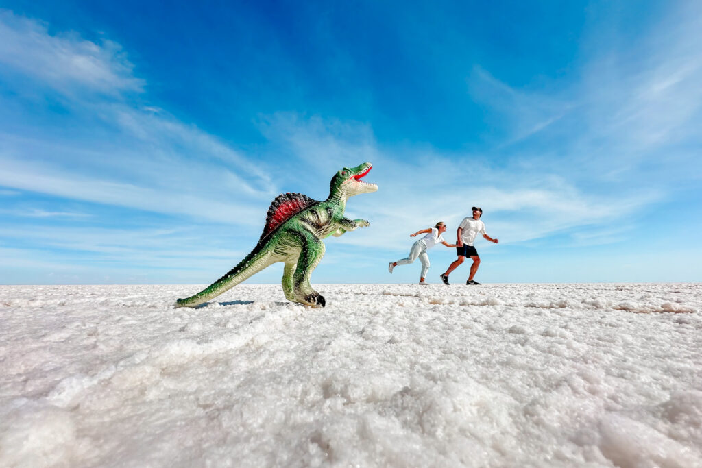 Uyuni Travel Guide: Take cool perspective photos with a dinosaur in Uyuni Salt Flat