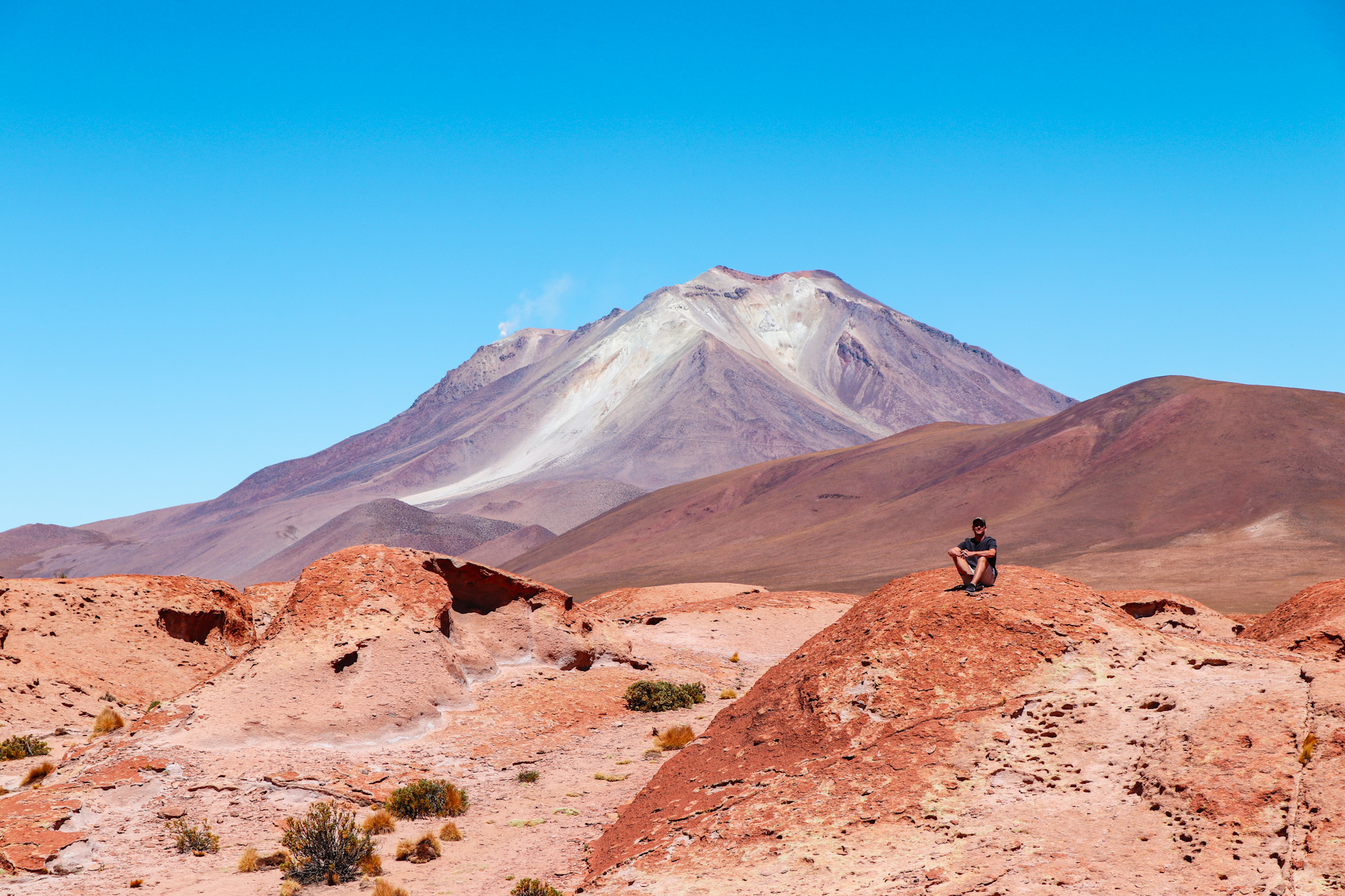 Uyuni Travel Guide: Views over the active Volcano Ollagüe