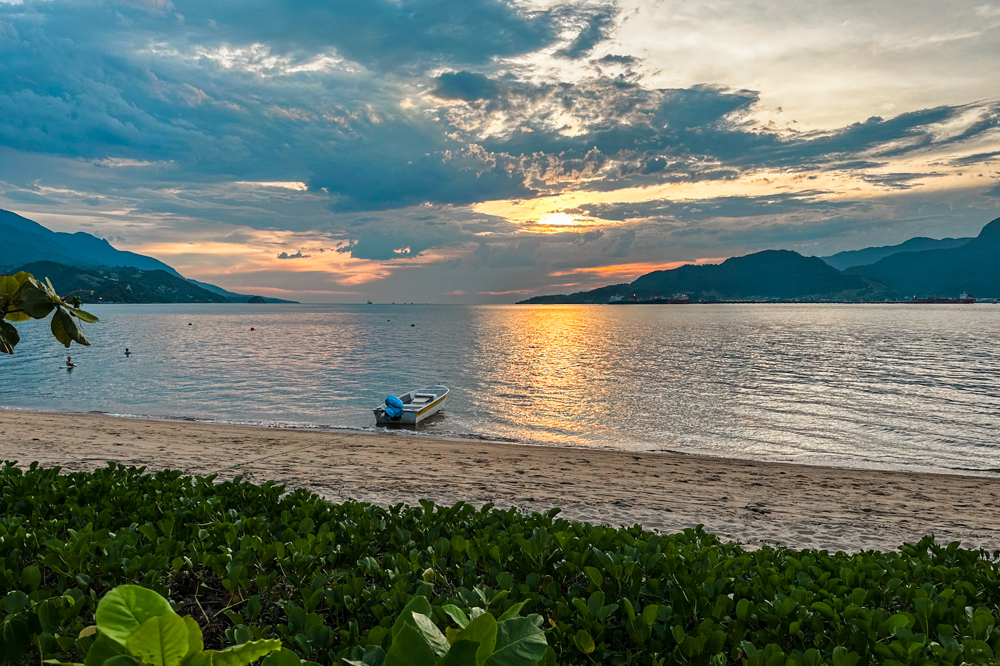 Ilhabela Travel Guide: Watch a beautiful sunset